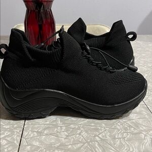 Sleek Black Knit Sneakers for Women